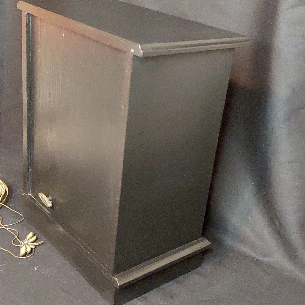 🎁 Elegant Jewelry Box Musical Refurbished Black and Gold